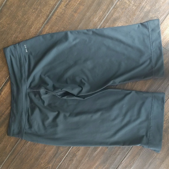 Nike Dri-Fit Gray Crop Pants/Leggings - Medium - Picture 3 of 7